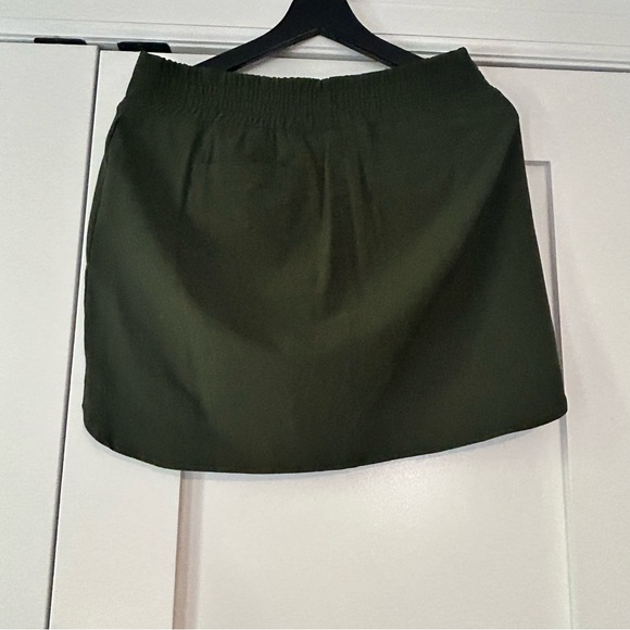 Athleta Dresses & Skirts - Athleta Skort Size 6